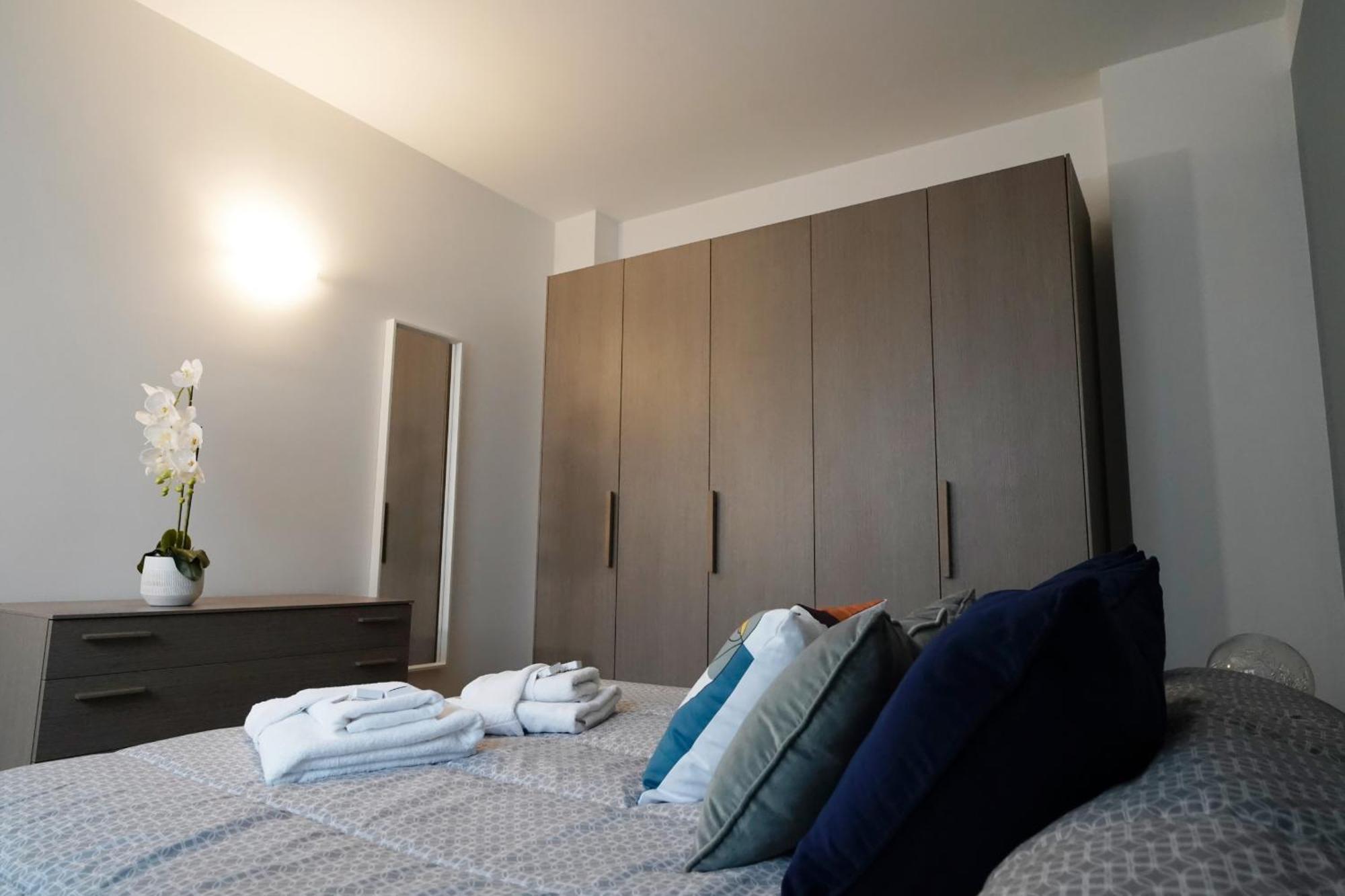 Rentopolis Apartments - Palazzo Candiani Milan Luaran gambar